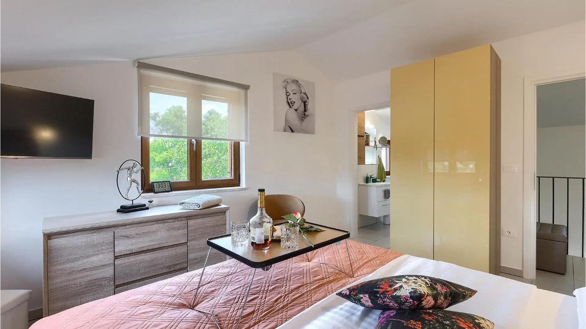 Villa Lora Potpican 0*,